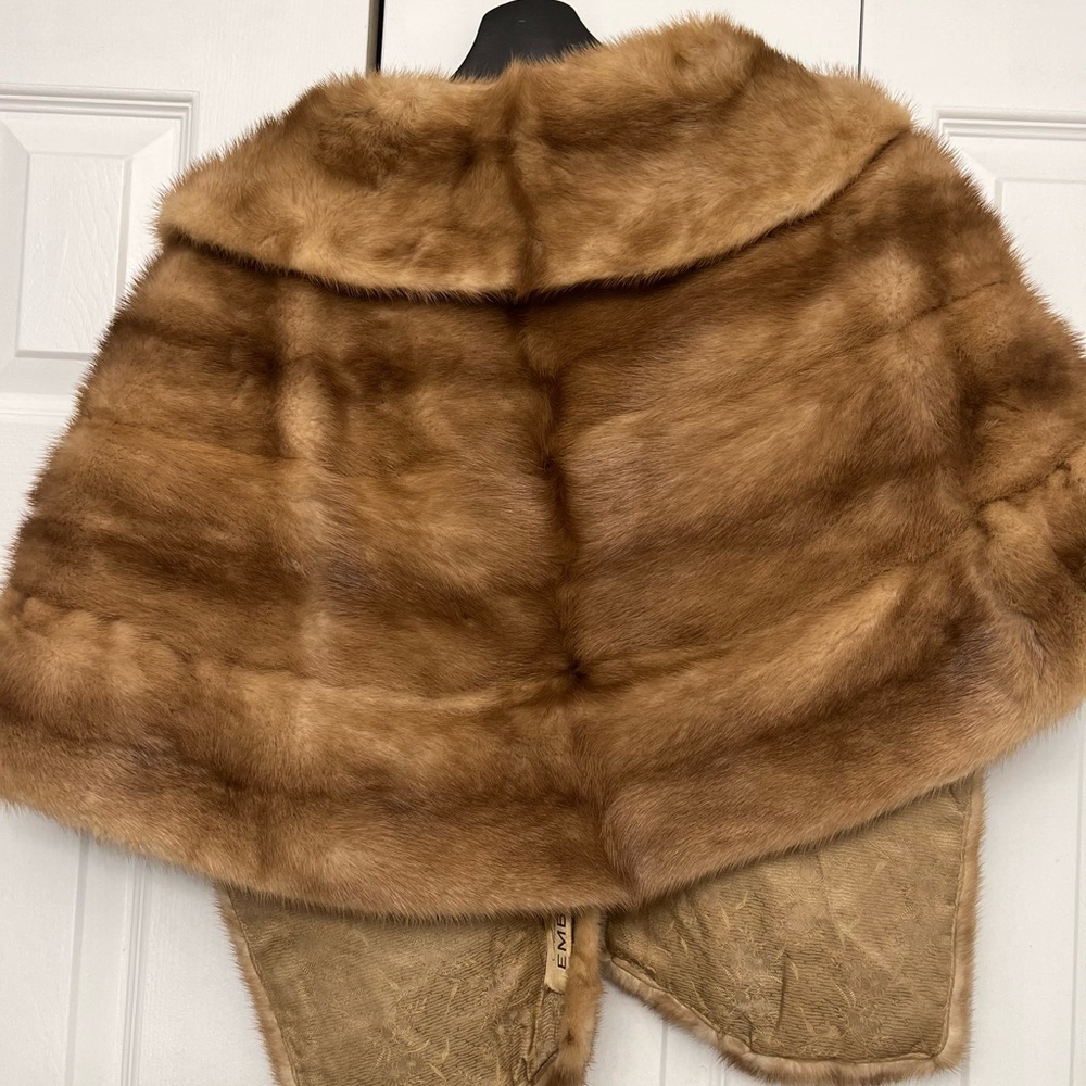 Fur shawl - Picture 3 of 5